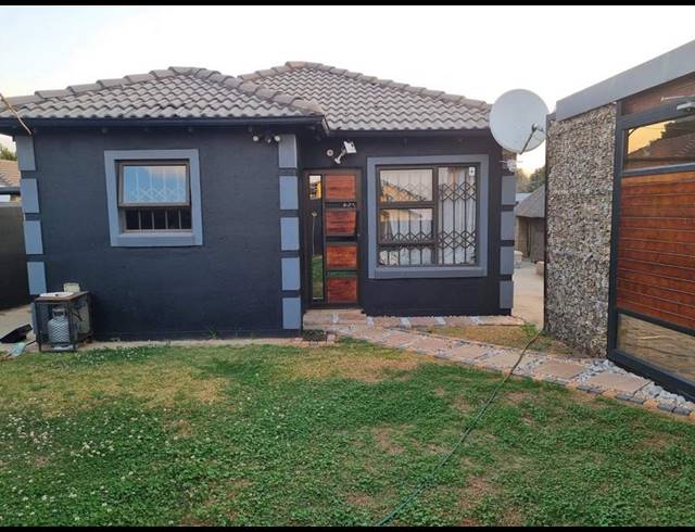 2 BEDROOM HOUSE FOR SALE IN DAWN PARK